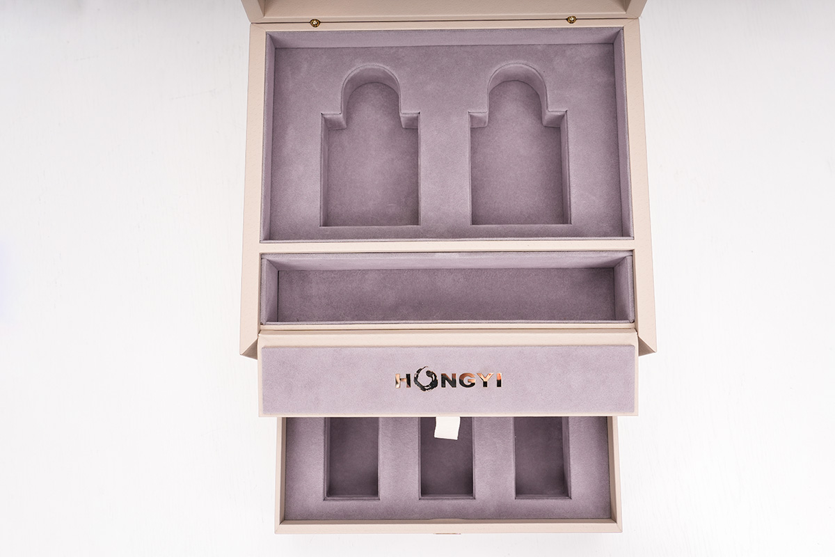 Detalles de la caja del perfume de cuero pu